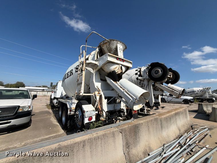 image for item DT3054 1985 International F-2574 ready mix truck