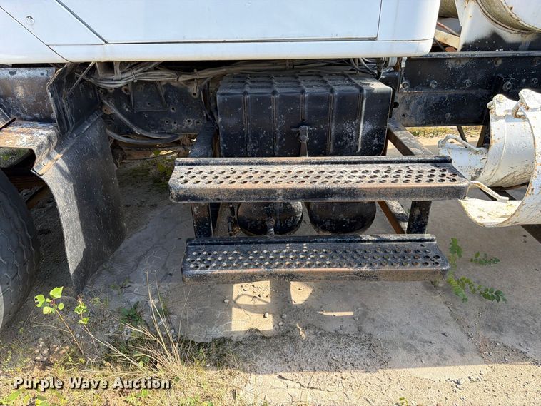 image for item DT3054 1985 International F-2574 ready mix truck