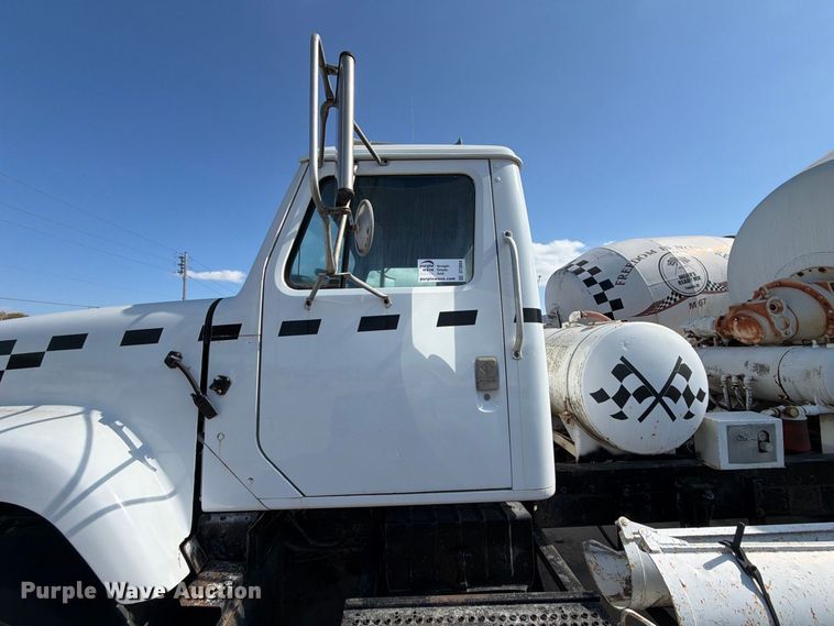 image for item DT3054 1985 International F-2574 ready mix truck