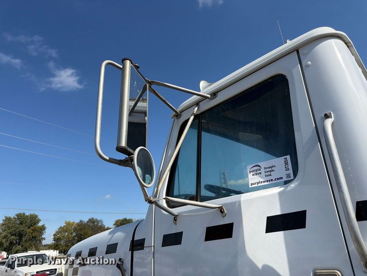 image for item DT3054 1985 International F-2574 ready mix truck