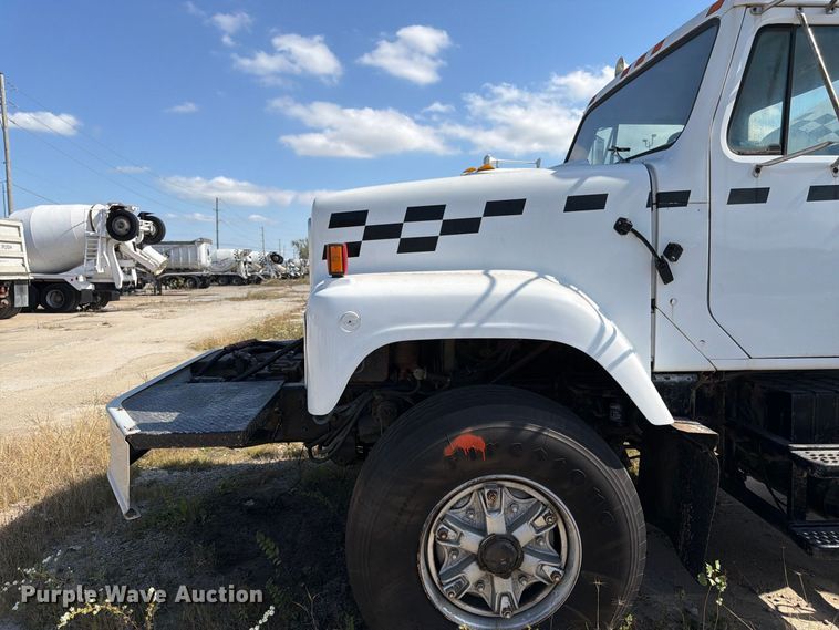 image for item DT3054 1985 International F-2574 ready mix truck