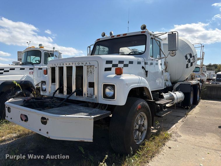 image for item DT3054 1985 International F-2574 ready mix truck