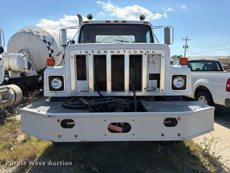 image for item DT3054 1985 International F-2574 ready mix truck