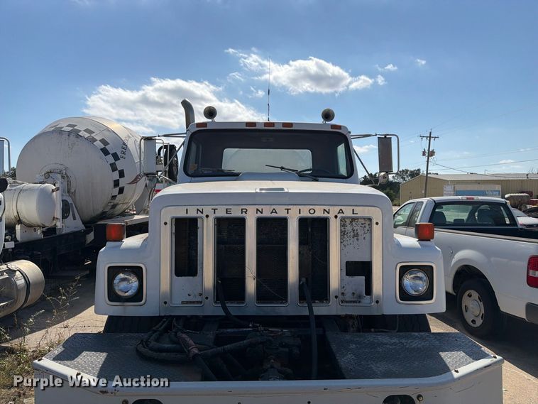 image for item DT3054 1985 International F-2574 ready mix truck