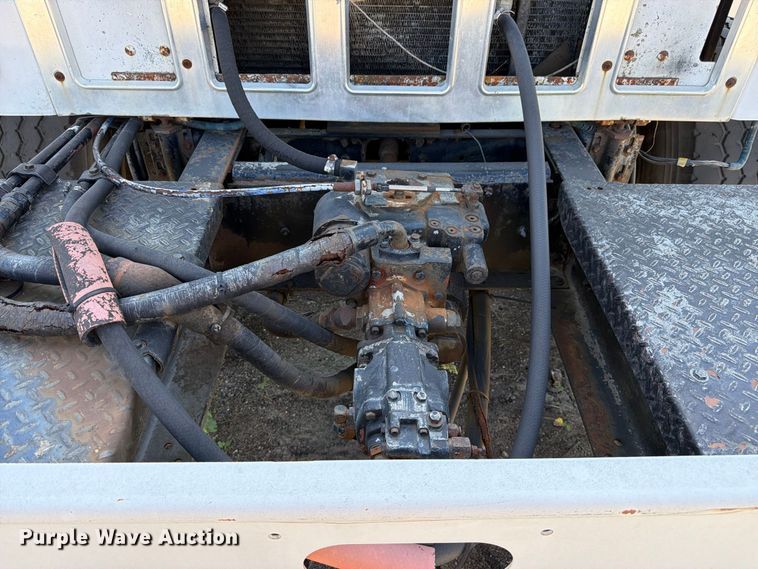 image for item DT3054 1985 International F-2574 ready mix truck