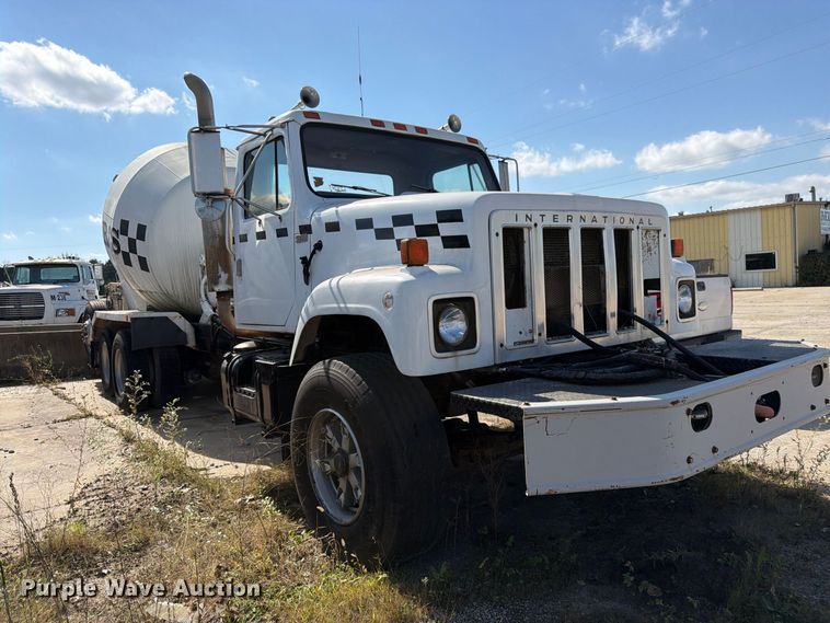 image for item DT3054 1985 International F-2574 ready mix truck