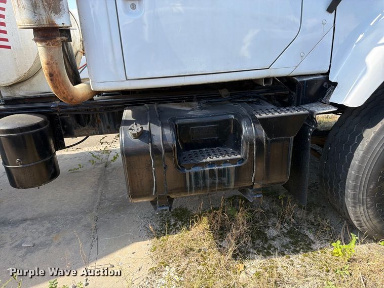 image for item DT3054 1985 International F-2574 ready mix truck