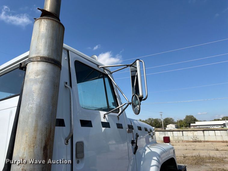 image for item DT3054 1985 International F-2574 ready mix truck