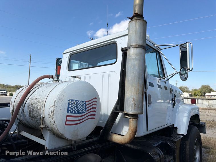 image for item DT3054 1985 International F-2574 ready mix truck