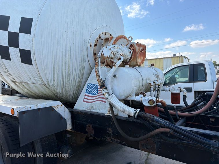 image for item DT3054 1985 International F-2574 ready mix truck
