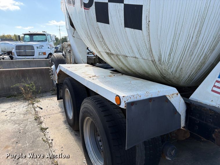 image for item DT3054 1985 International F-2574 ready mix truck