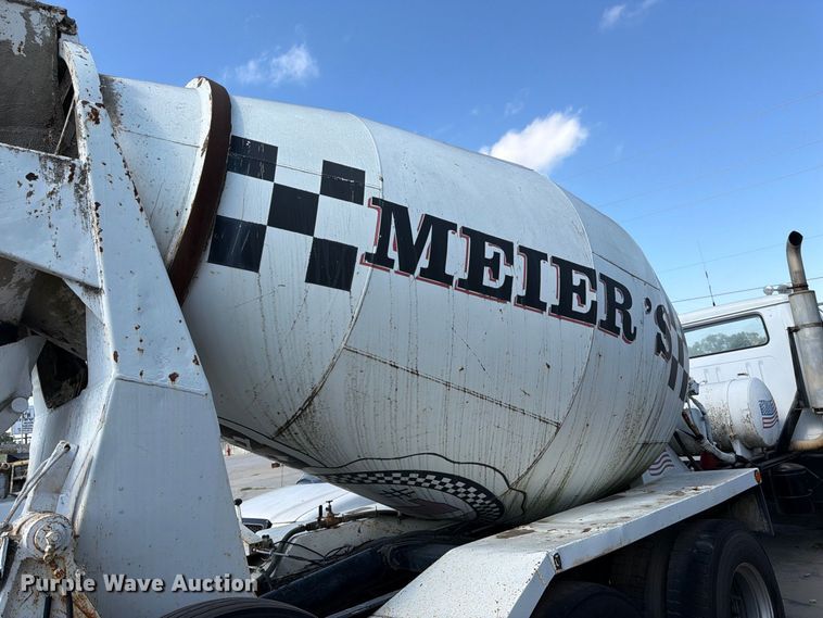 image for item DT3054 1985 International F-2574 ready mix truck