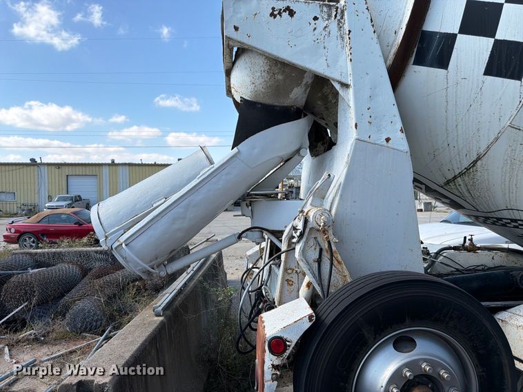 image for item DT3054 1985 International F-2574 ready mix truck