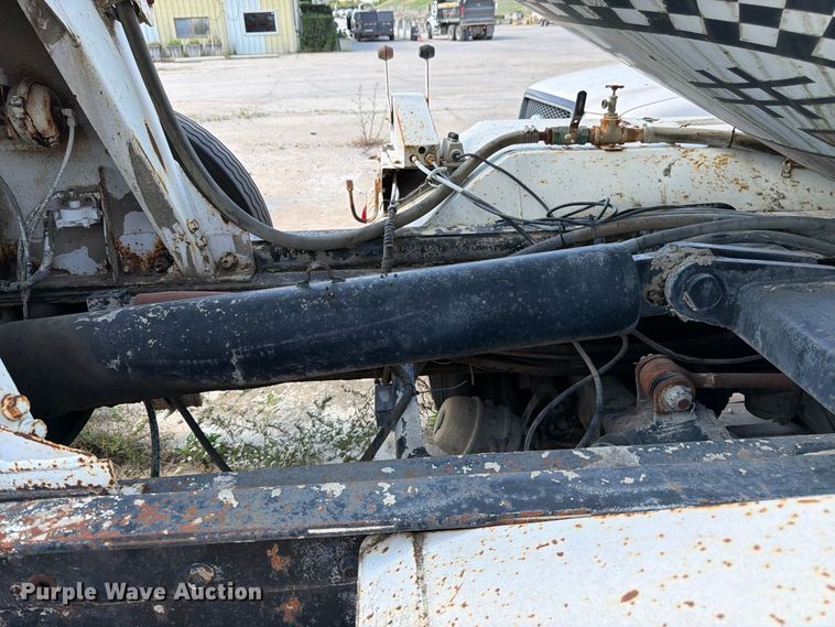 image for item DT3054 1985 International F-2574 ready mix truck
