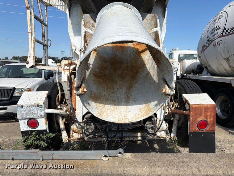 image for item DT3054 1985 International F-2574 ready mix truck