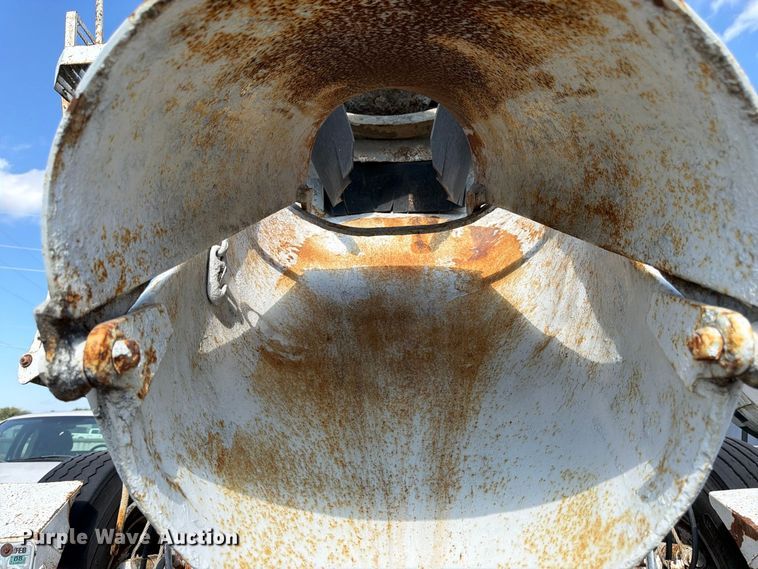 image for item DT3054 1985 International F-2574 ready mix truck