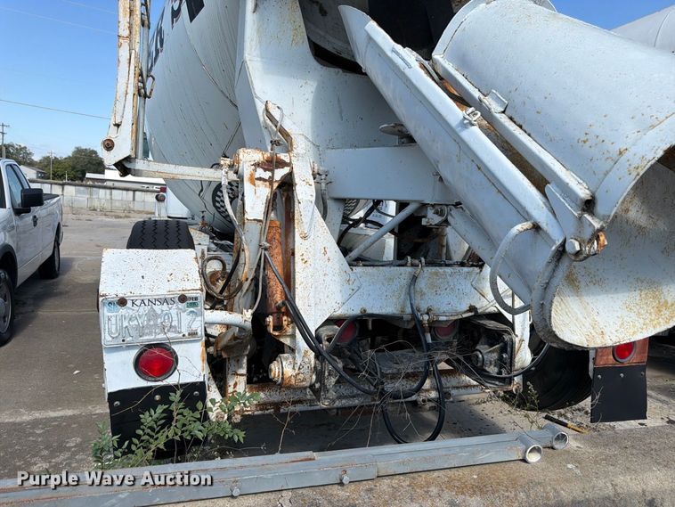 image for item DT3054 1985 International F-2574 ready mix truck