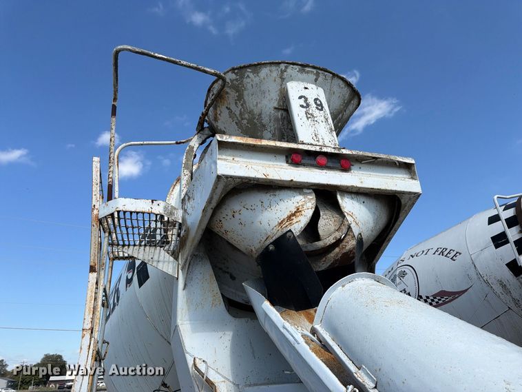 image for item DT3054 1985 International F-2574 ready mix truck