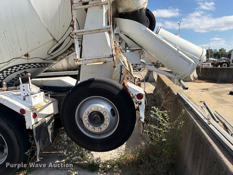 image for item DT3054 1985 International F-2574 ready mix truck