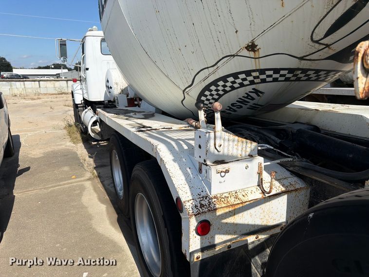 image for item DT3054 1985 International F-2574 ready mix truck