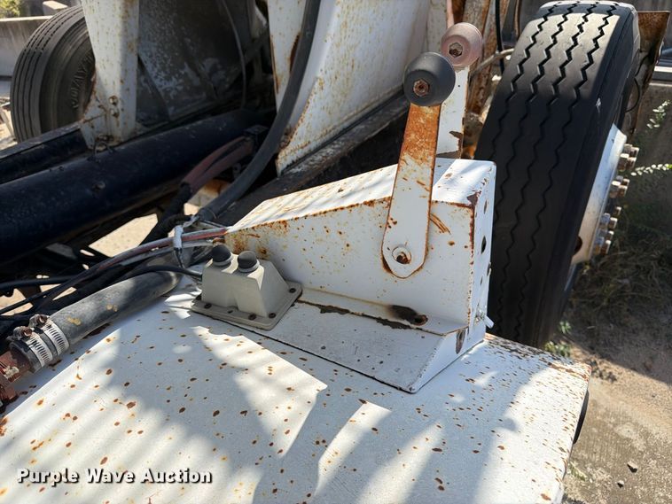 image for item DT3054 1985 International F-2574 ready mix truck