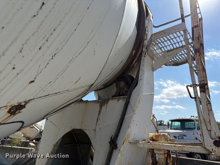 image for item DT3054 1985 International F-2574 ready mix truck