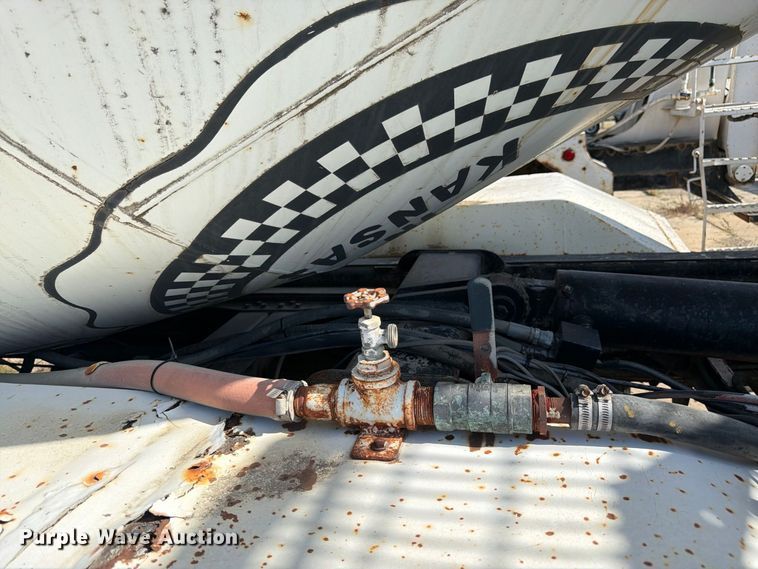image for item DT3054 1985 International F-2574 ready mix truck
