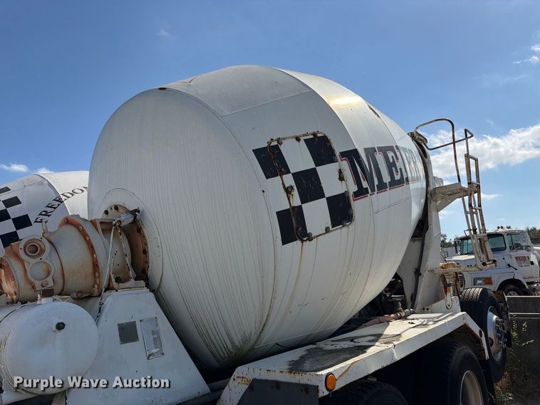 image for item DT3054 1985 International F-2574 ready mix truck