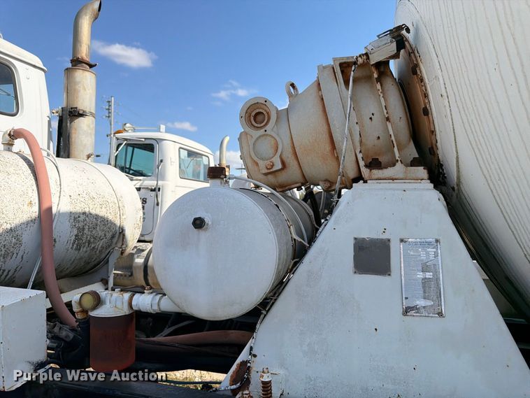 image for item DT3054 1985 International F-2574 ready mix truck