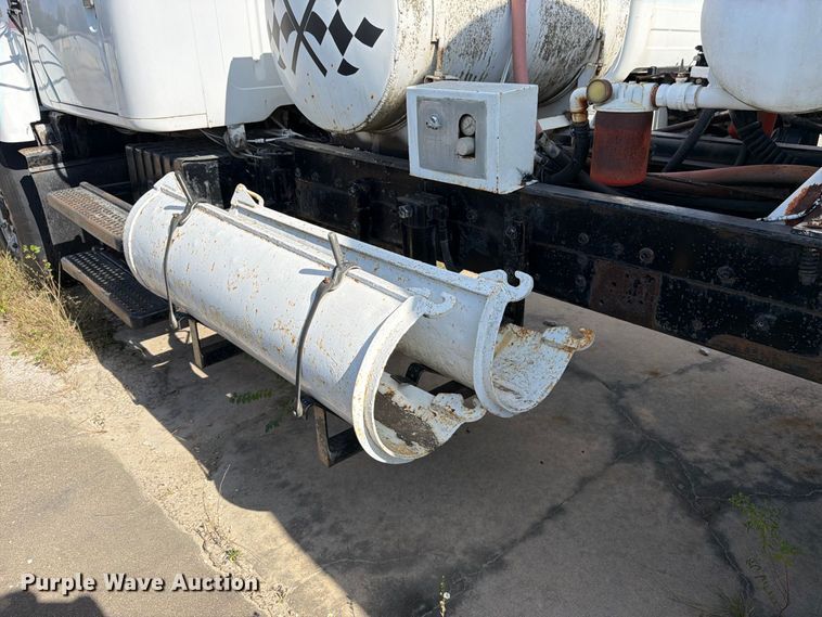 image for item DT3054 1985 International F-2574 ready mix truck