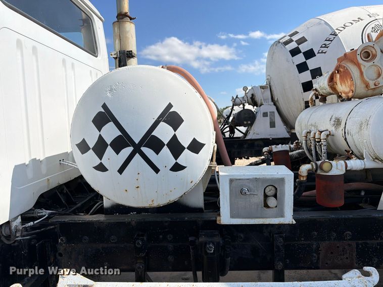 image for item DT3054 1985 International F-2574 ready mix truck