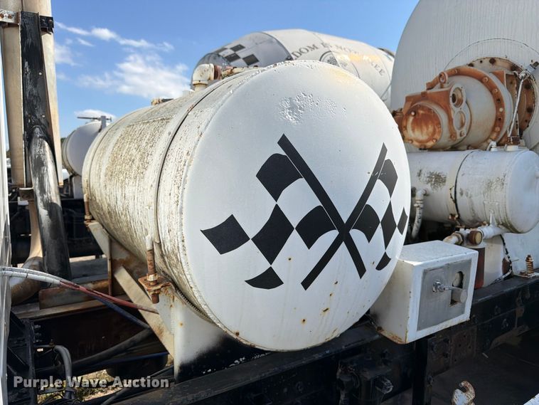 image for item DT3054 1985 International F-2574 ready mix truck