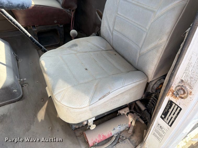 image for item DT3054 1985 International F-2574 ready mix truck