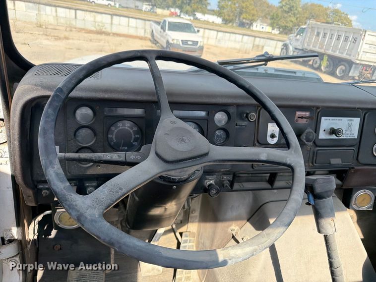 image for item DT3054 1985 International F-2574 ready mix truck