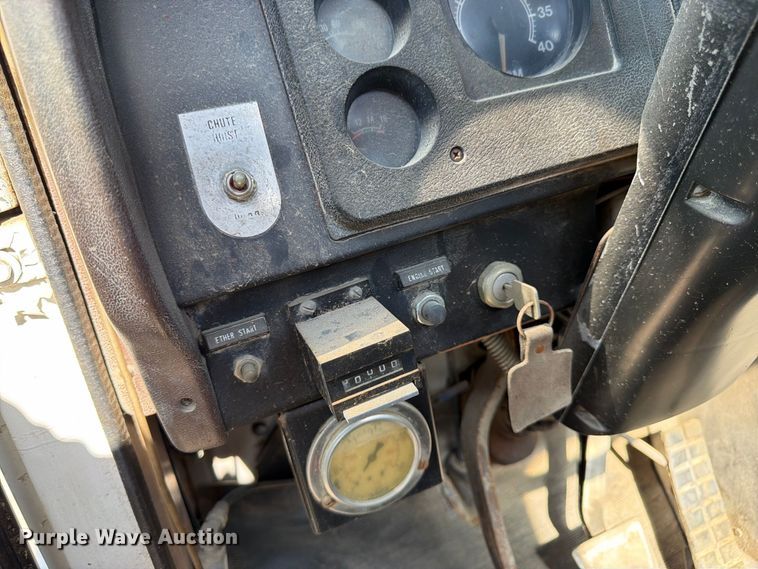 image for item DT3054 1985 International F-2574 ready mix truck