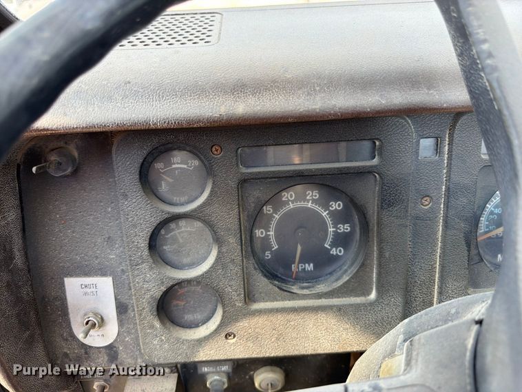 image for item DT3054 1985 International F-2574 ready mix truck