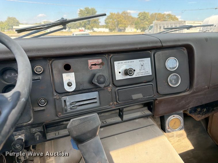 image for item DT3054 1985 International F-2574 ready mix truck