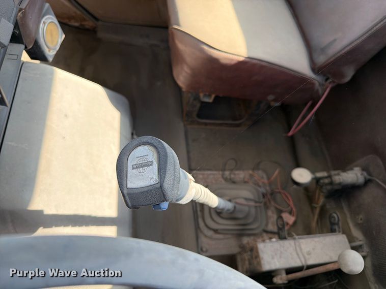 image for item DT3054 1985 International F-2574 ready mix truck