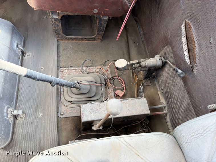 image for item DT3054 1985 International F-2574 ready mix truck