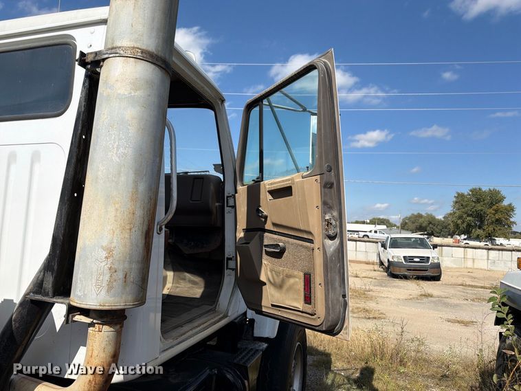 image for item DT3054 1985 International F-2574 ready mix truck