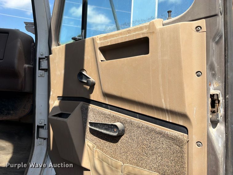image for item DT3054 1985 International F-2574 ready mix truck