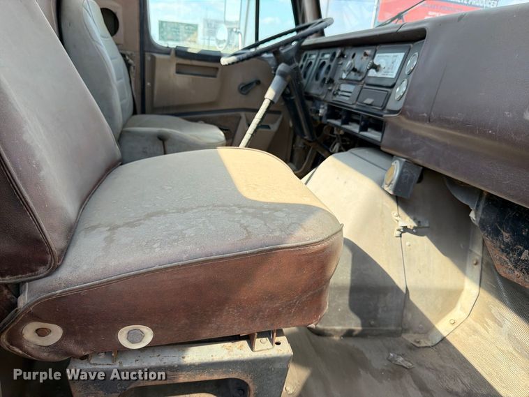 image for item DT3054 1985 International F-2574 ready mix truck