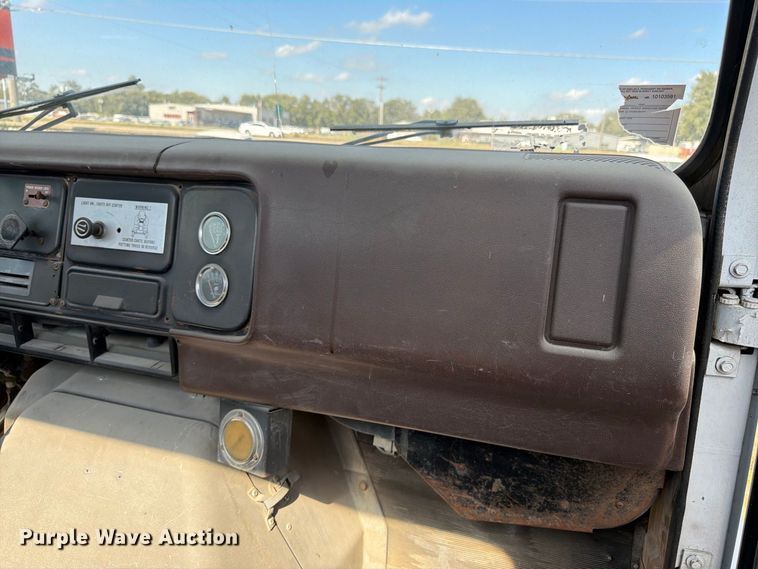 image for item DT3054 1985 International F-2574 ready mix truck
