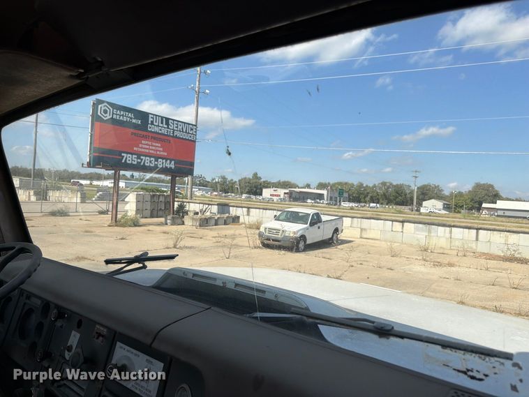 image for item DT3054 1985 International F-2574 ready mix truck