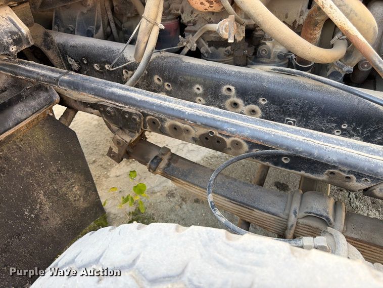 image for item DT3054 1985 International F-2574 ready mix truck