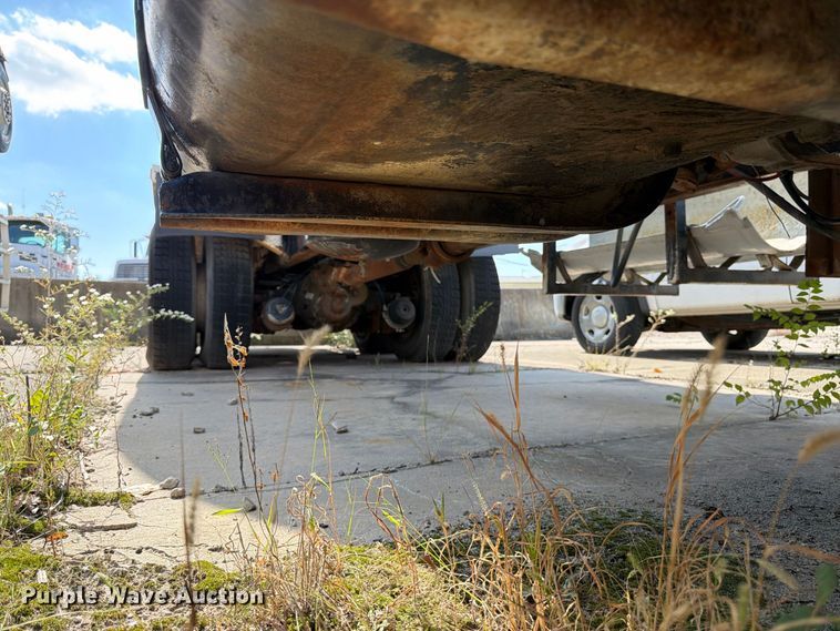 image for item DT3054 1985 International F-2574 ready mix truck