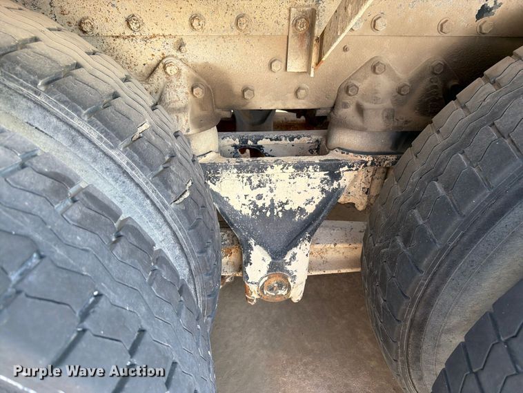 image for item DT3054 1985 International F-2574 ready mix truck