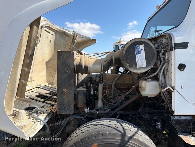 image for item DT3054 1985 International F-2574 ready mix truck