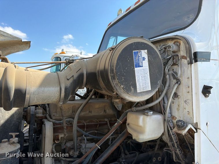 image for item DT3054 1985 International F-2574 ready mix truck