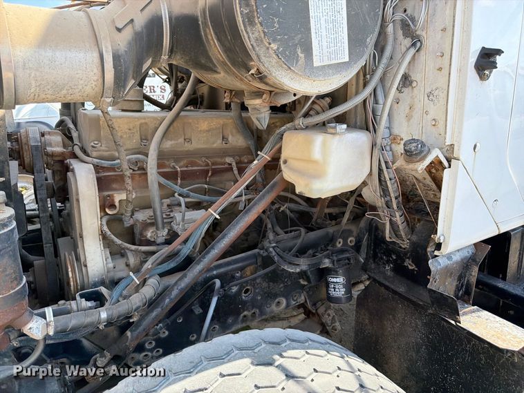 image for item DT3054 1985 International F-2574 ready mix truck